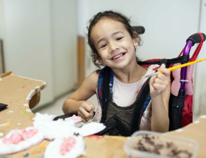 Menina pintando