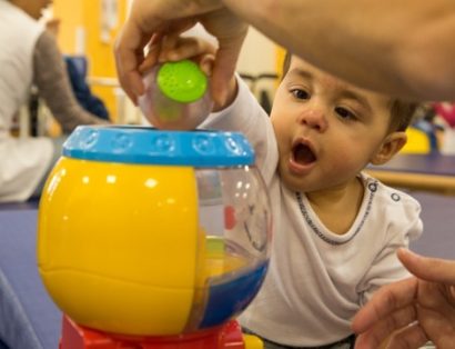 Pacientes durante sessões da fisioterapia infantil - 3