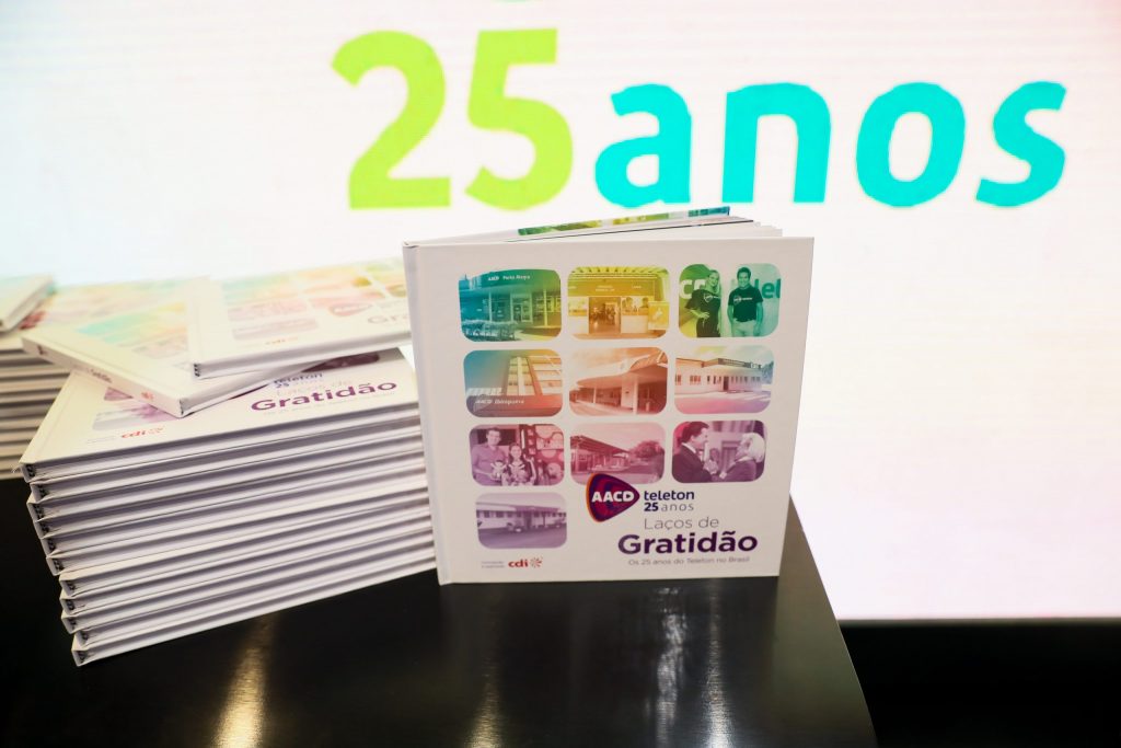 Coletiva Artística - Teleton: Livro "Laços de Gratidão"