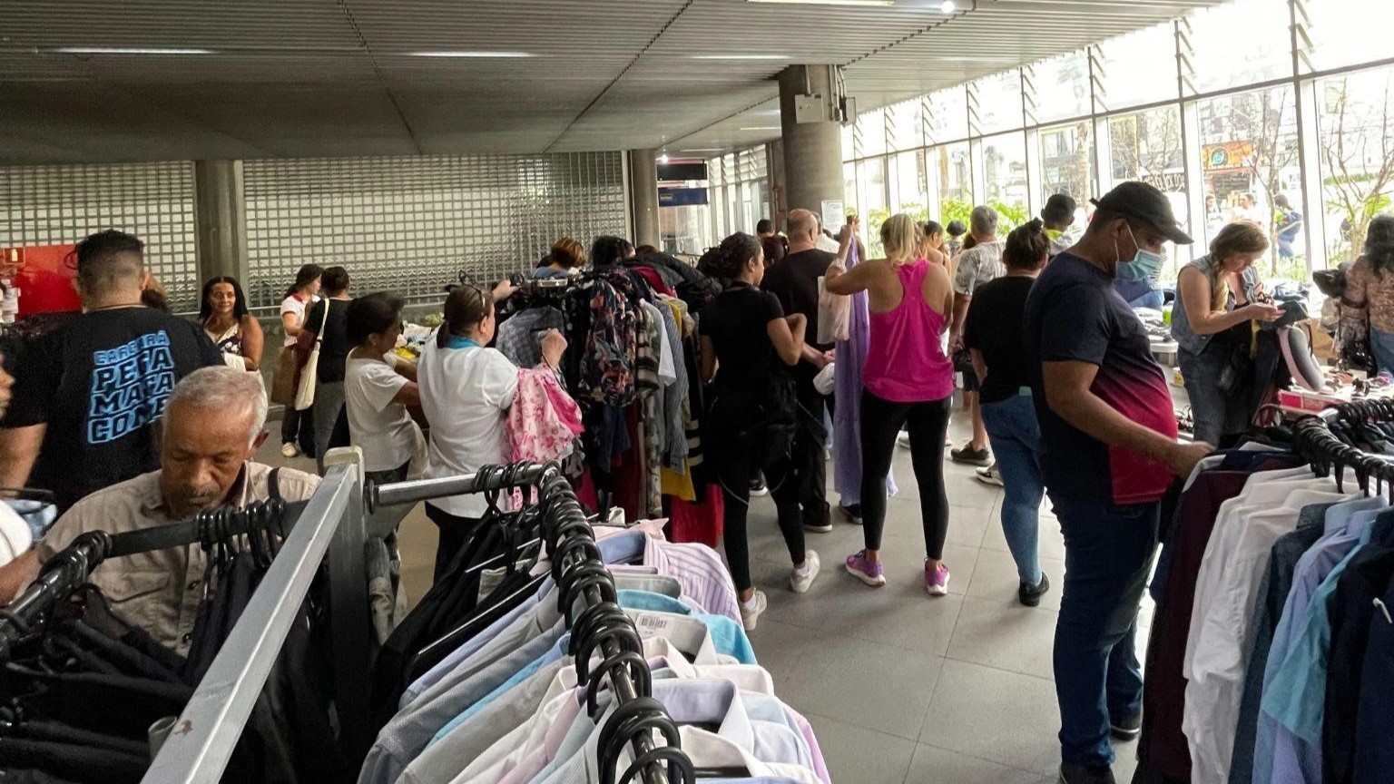 AACD viabiliza mais de 1,1 mil atendimentos com Bazar Itinerante na Estação Santa Cruz do metrô