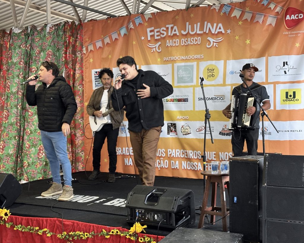 Na Festa Julina, da AACD Osasco, o público pode assistir diversos shows e participar de brincadeiras tradicionais