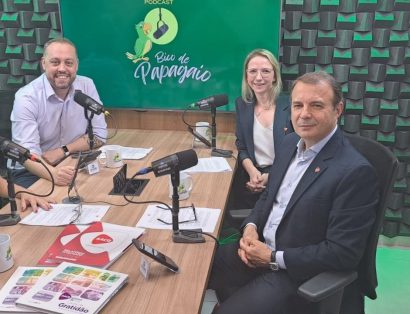 Emanuel Toscano, e a Dra. Renata Menegazzi, gestores da AACD, juntos com apresentadores