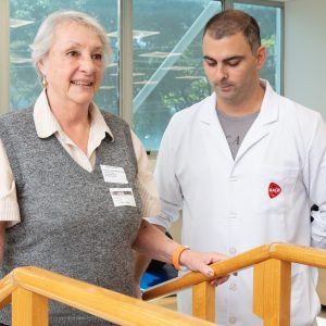 Em 2024, cerca de 25% dos atendimentos realizados na AACD foram para pacientes idosos