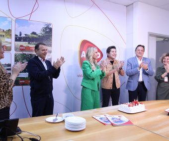 Eliana e Daniel cantam parabéns no aniversário de 75 anos da AACD