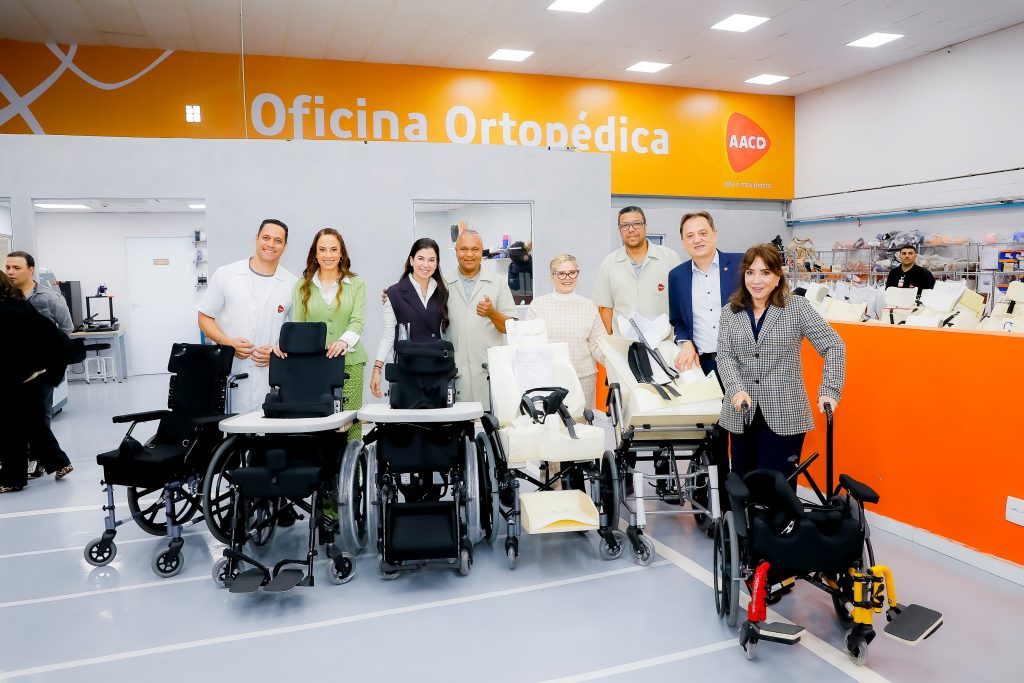 Família Abaravanel visita a Oficina Ortopédica da AACD após inauguração do auditório Silvio Santos