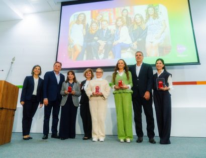 Família Abaravanel e diretoria da AACD na inauguração do auditório Silvio Santos