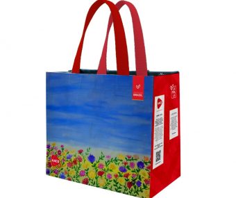 Ecobag com arte feita por Luciana Barroca, paciente da AACD, esá disponível nos bazares da instituição.