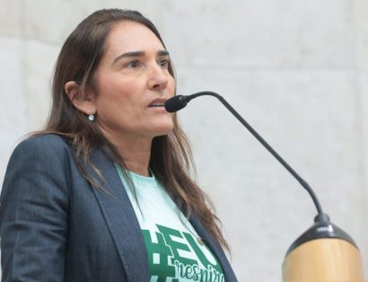 A Dra. Ana Beatriz Proença Tarran, fisiatra da AACD, palestra sobre Asfixia Perinatal.