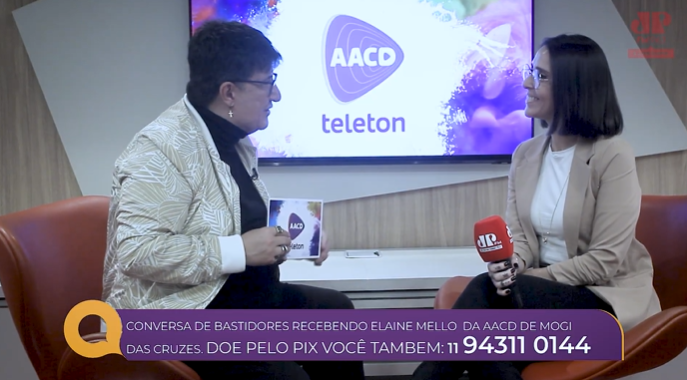 Gerente administrativa da AACD de Mogi das Cruzes, conversa com apresentador da Jovem Pan.