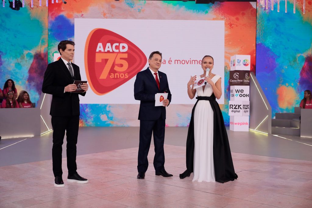 Valdesir Galvan, CEO da AACD, conversa com Celso Portiolli e Eliana no palco do Teleton 2025