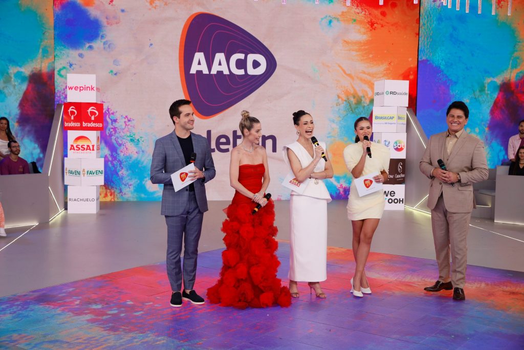 Maisa, madrinha do Teleton, no palco do programa televisivo