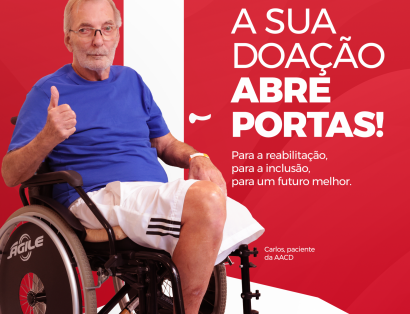 Homem branco de cadeira de rodas