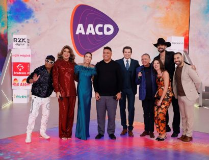 Artistas reunidos no palco do Teleton. Marcas parceiras da 29ª edição contam com contrapartidas personalizadas e visibilidade multiplataforma