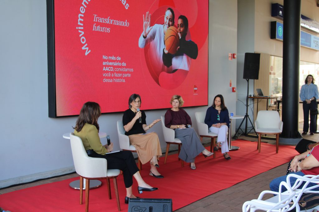 Profissionais da AACD durante painel de conversas