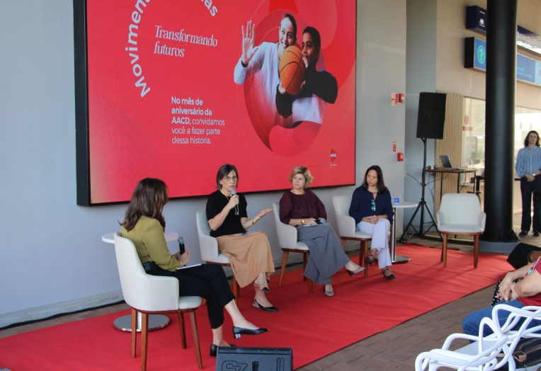 Profissionais da AACD durante painel de conversas