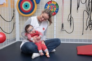 Atendimento infantil no Centro de Reabilitação da AACD